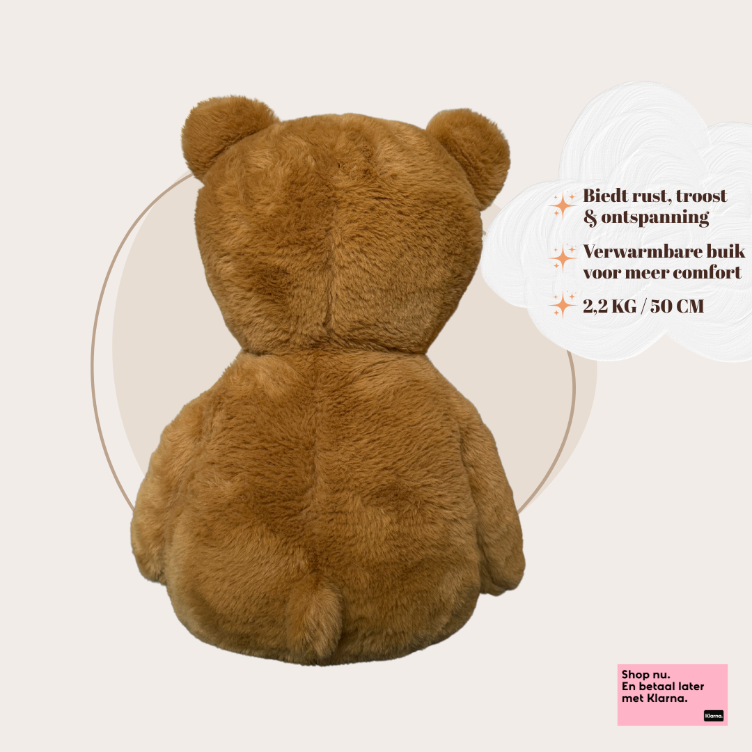 Achterkant van de verzwaarde beer knuffel met focus op de zachte pluche vacht en het ergonomische ontwerp.